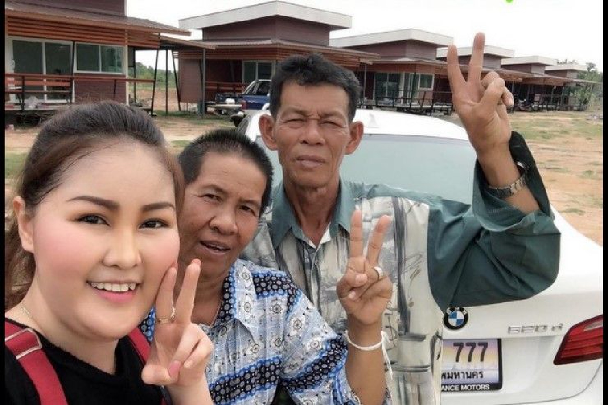 "หญิงลี" บอกไม่อายที่หน้าเปลี่ยน เเต่กังวลเรื่องกล้ามเนื้อต้นขา "หญิงลี" บอกไม่อายที่หน้าเปลี่ยน เเต่กังวลเรื่องกล้ามเนื้อต้นขา