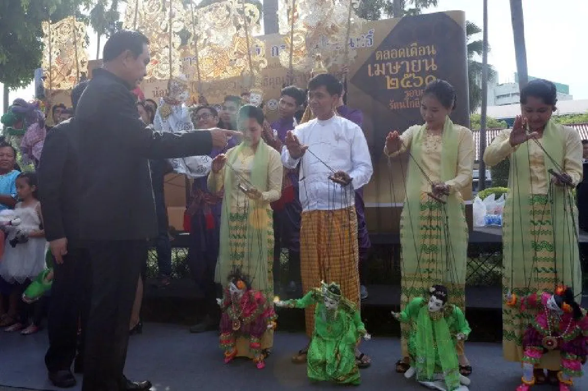 วธ.นำ "หุ่นลุงตู่" โปรโมทงานแสดงหุ่นร่วมสมัยไทย-อาเซียน