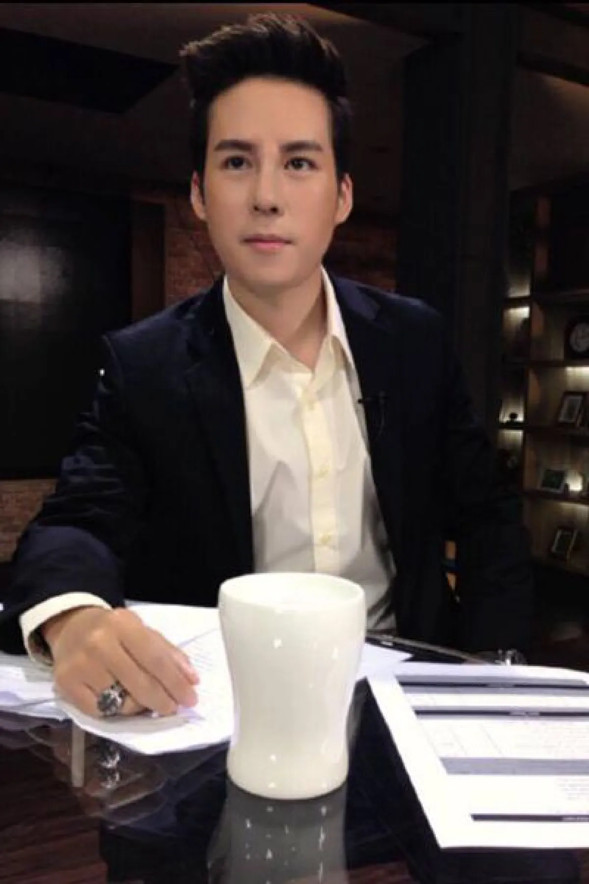 ผู้ประกาศข่าว หน้าหยก ทศธรรม เปี่ยมสมบูรณ์