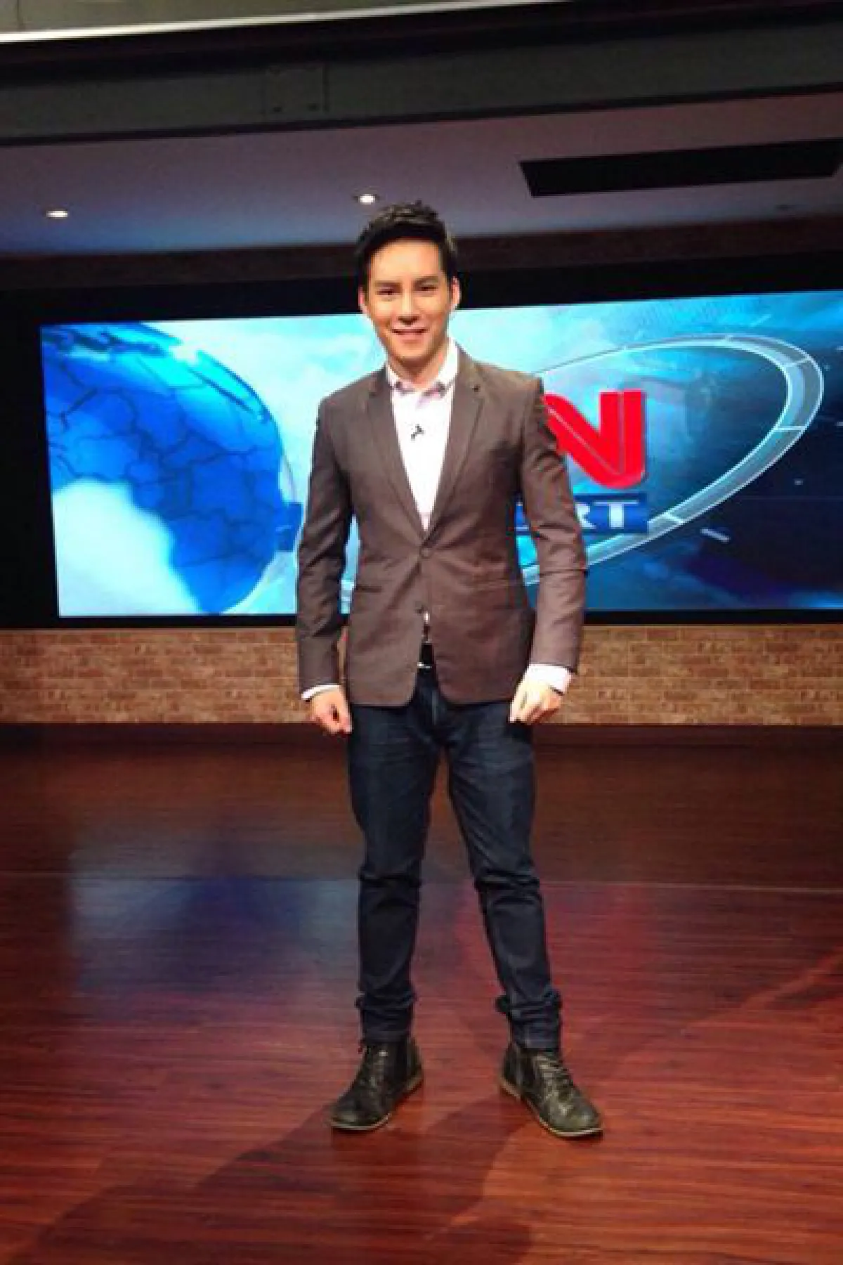 ผู้ประกาศข่าว หน้าหยก ทศธรรม เปี่ยมสมบูรณ์