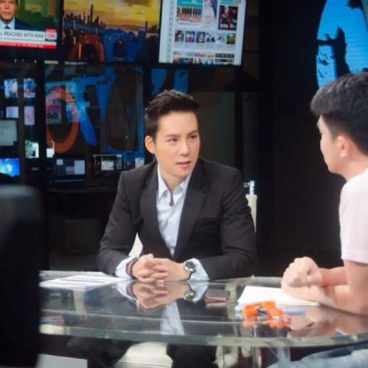 ผู้ประกาศข่าว หน้าหยก ทศธรรม เปี่ยมสมบูรณ์