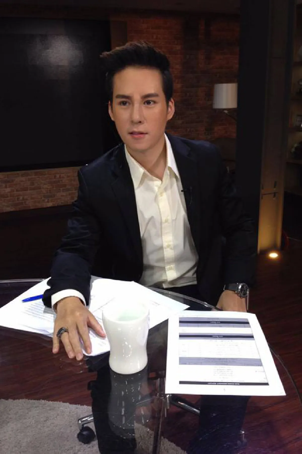 ผู้ประกาศข่าว หน้าหยก ทศธรรม เปี่ยมสมบูรณ์