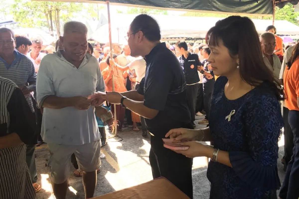 เศรษฐีใจบุญเมืองนครศรีฯแจกเงินผู้สูงอายุเป็นปีที่24