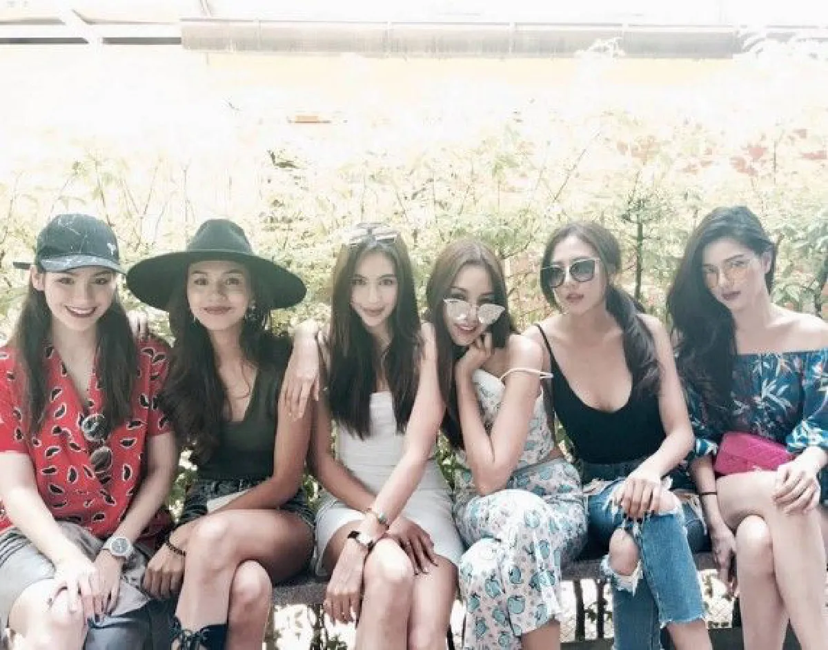 ทีมคริส อวดหุ่นเเซ่บ เที่ยวทะเลหัวหิน