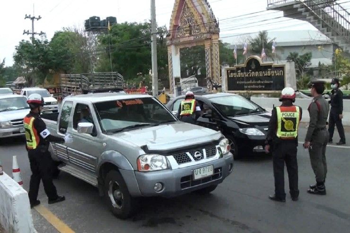 ตร.ย้ำเน้นตักเตือนนั่งกระบะ-แค็บ ให้ขับไม่เกิน80กม./ชั่วโมง ตร.ย้ำเน้นตักเตือนนั่งกระบะ-แค็บ ให้ขับไม่เกิน80กม./ชั่วโมง