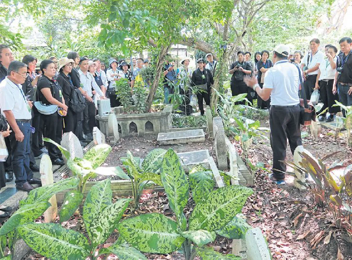 มัสยิดต้นสน ที่ประกอบศาสนกิจ และกุโบร์อายุ 400 ปี