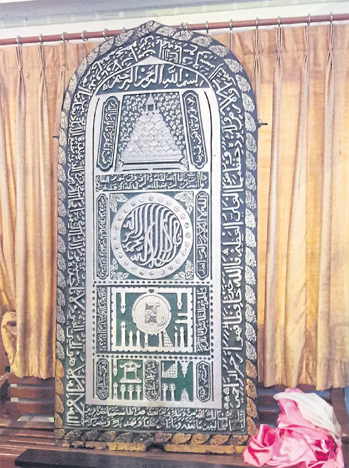 มัสยิดต้นสน ที่ประกอบศาสนกิจ และกุโบร์อายุ 400 ปี