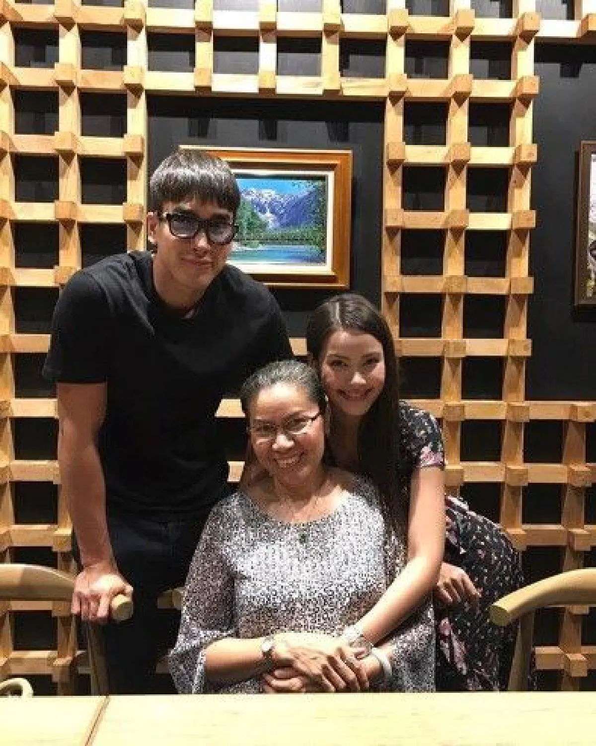 "ณเดชน์-ญาญ่า" กินข้าวพร้อมหน้า ดับกระแสรักหมดโปร