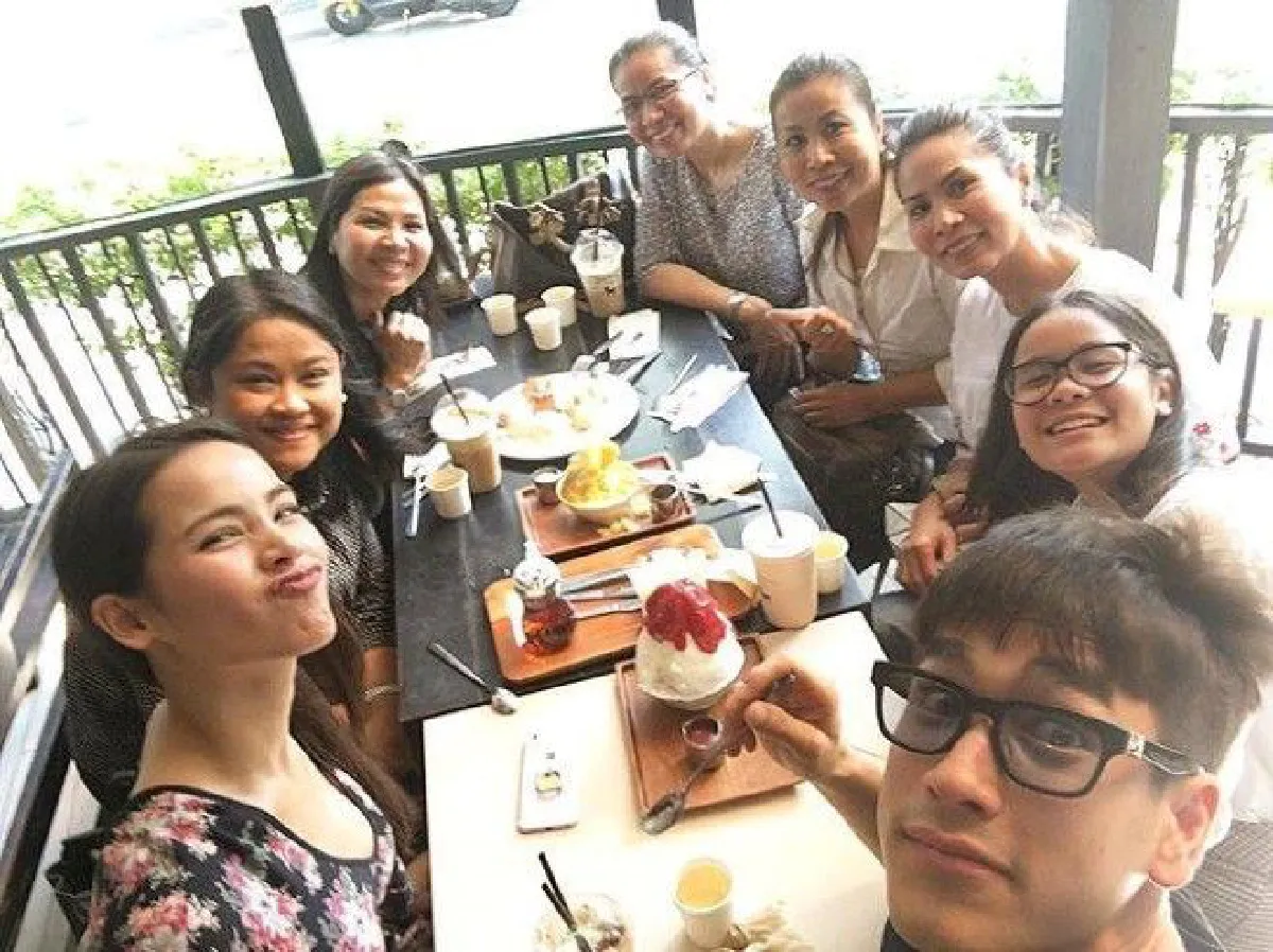 "ณเดชน์-ญาญ่า" กินข้าวพร้อมหน้า ดับกระแสรักหมดโปร