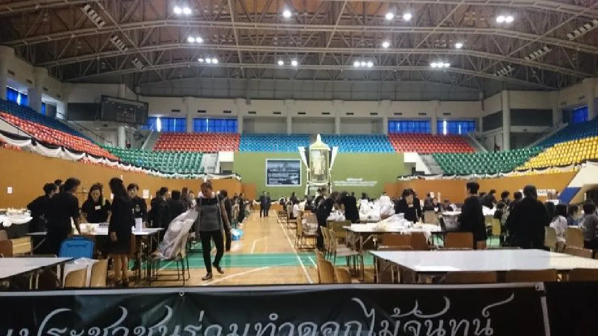ร้อยดวงใจไทย "ประดิษฐ์ดอกไม้จันทน์" ครั้งสุดท้ายเพื่อพ่อแห่งแผ่นดิน