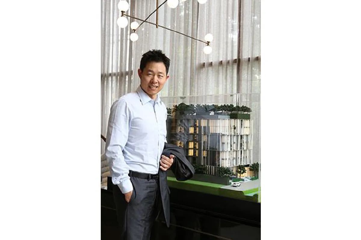 พงศธร จอม สาลักษณ์