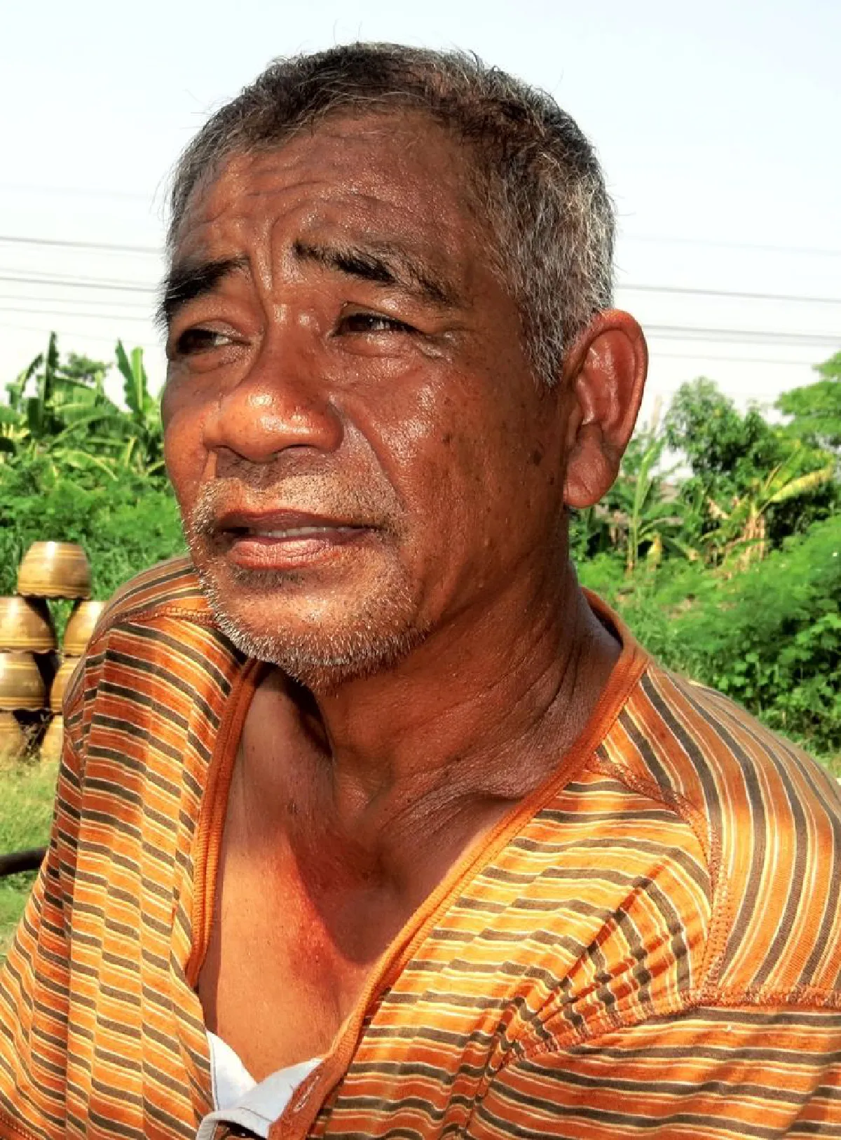 ลุงจบป.4ไอเดียเจ๋งใช้กระจกเงาย่างไก่-หมูขายแถมคว้าปริญญากิตติมศักดิ์