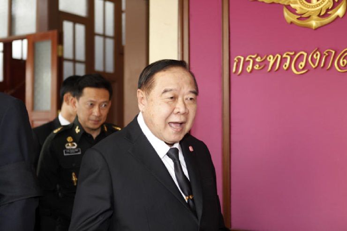 "บิ๊กป้อม"ย้อน"ปู"เงินจำนำข้าวซื้อเรือดำน้ำได้ 50 ลำ "บิ๊กป้อม"ย้อน"ปู"เงินจำนำข้าวซื้อเรือดำน้ำได้ 50 ลำ