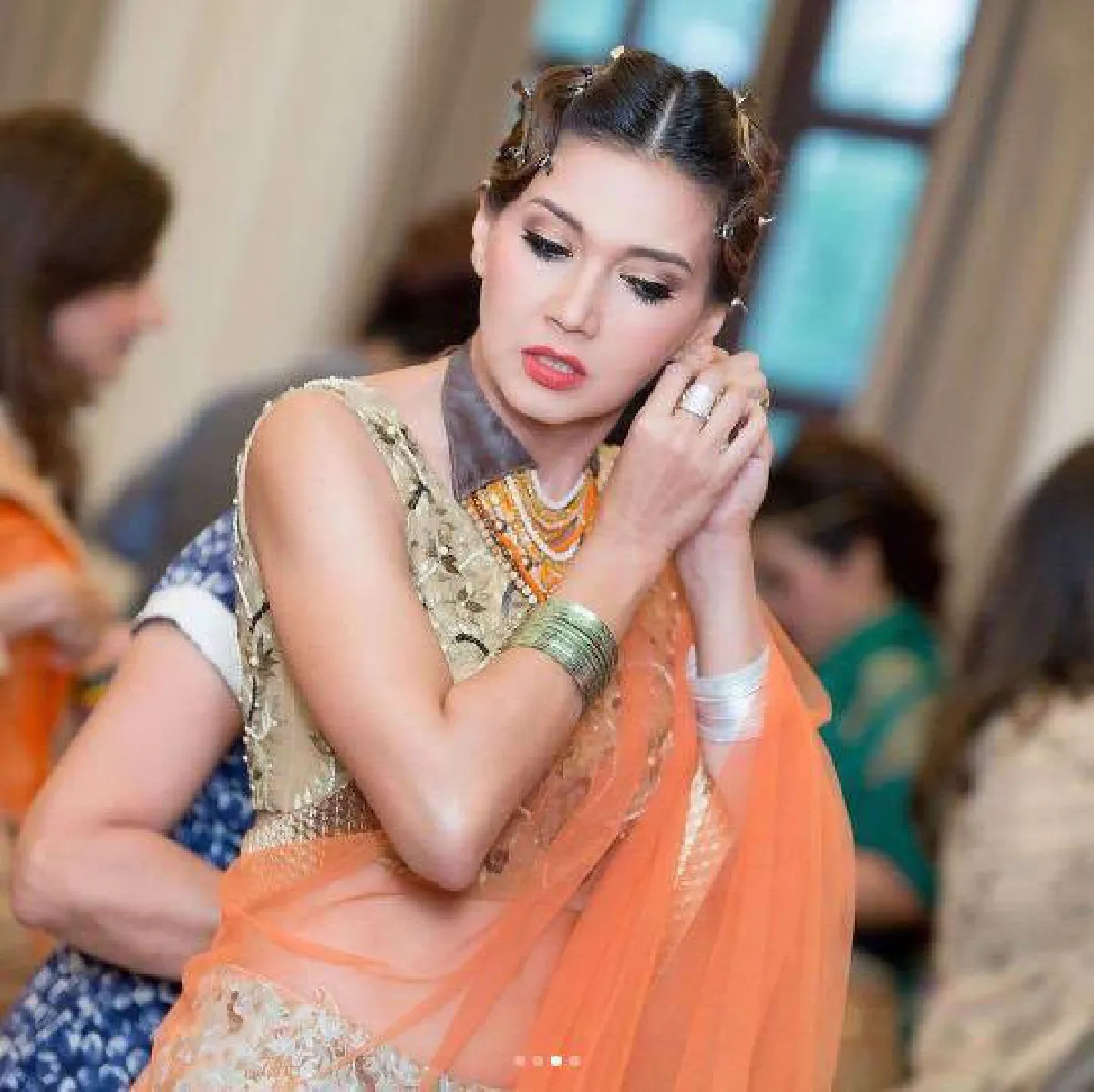 มุมไหนก็เป๊ะ! แอน สิเรียม จัดเต็มหน้าผมสวยเริ่ดในชุดส่าหรี