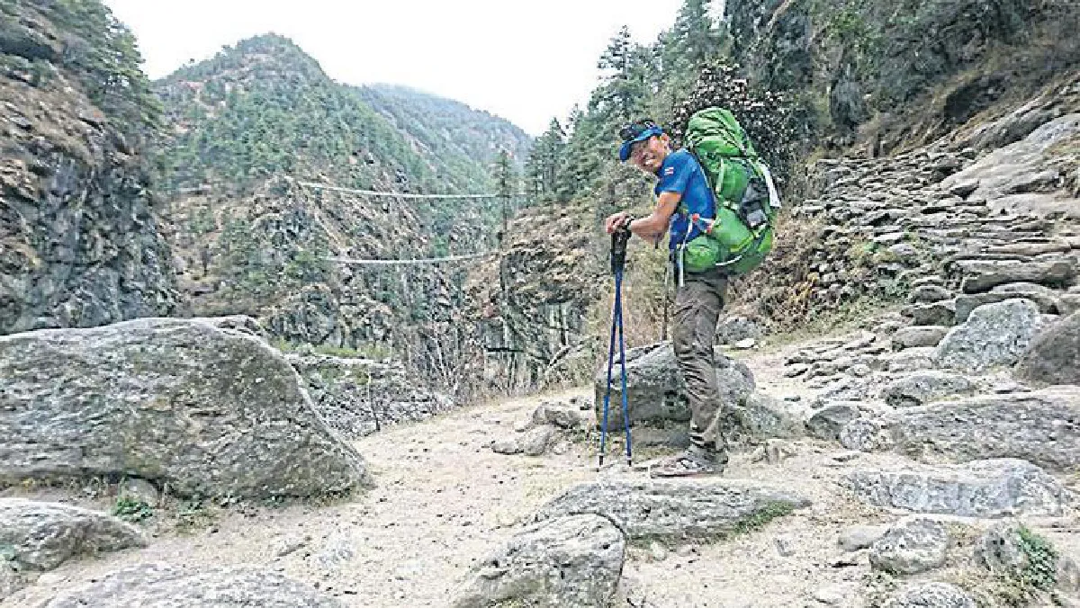 ดร.ชุมพล ครุฑแก้ว ชายผู้ไม่เคยหยุดบันทึกสองเท้า