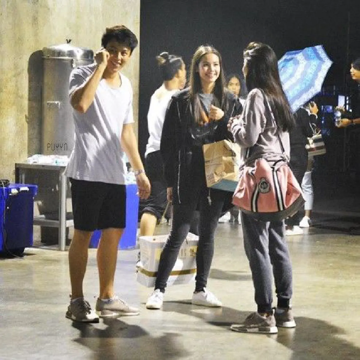 ญาญ่า เบะปาก-มองแรง หลังเห็น "หมาก-คิม" สวีทหวานหลังเวที