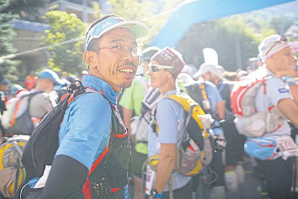 ดร.ชุมพล ครุฑแก้ว ชายผู้ไม่เคยหยุดบันทึกสองเท้า