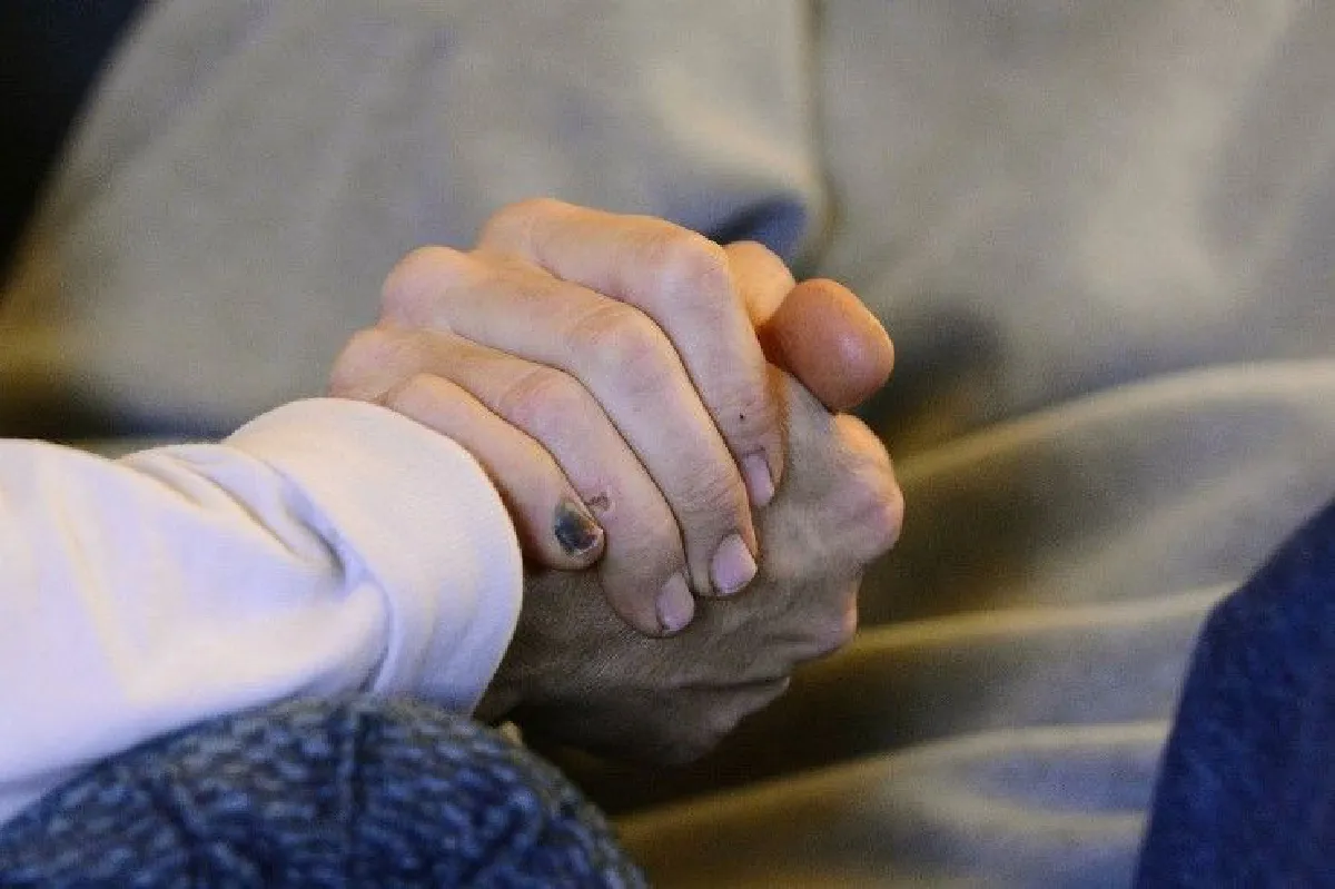 อย่าให้รักทำลาย-รับฟังด้วยหัวใจ หนทางลดปัญหา"ฆ่าตัวตาย"