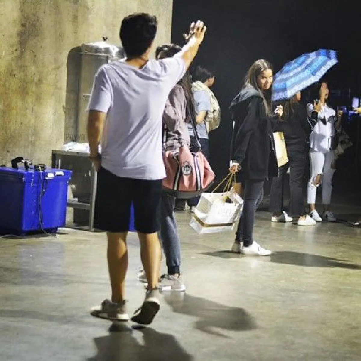 ญาญ่า เบะปาก-มองแรง หลังเห็น "หมาก-คิม" สวีทหวานหลังเวที