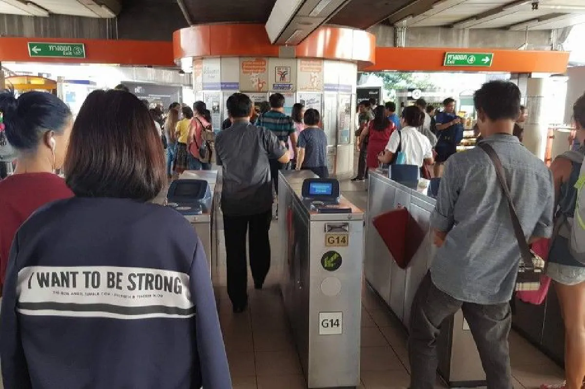 หาคำตอบ "ประตูกั้น" กระแทกผู้โดยสาร ระบบบกพร่องหรือปัญหาพฤติกรรมคน