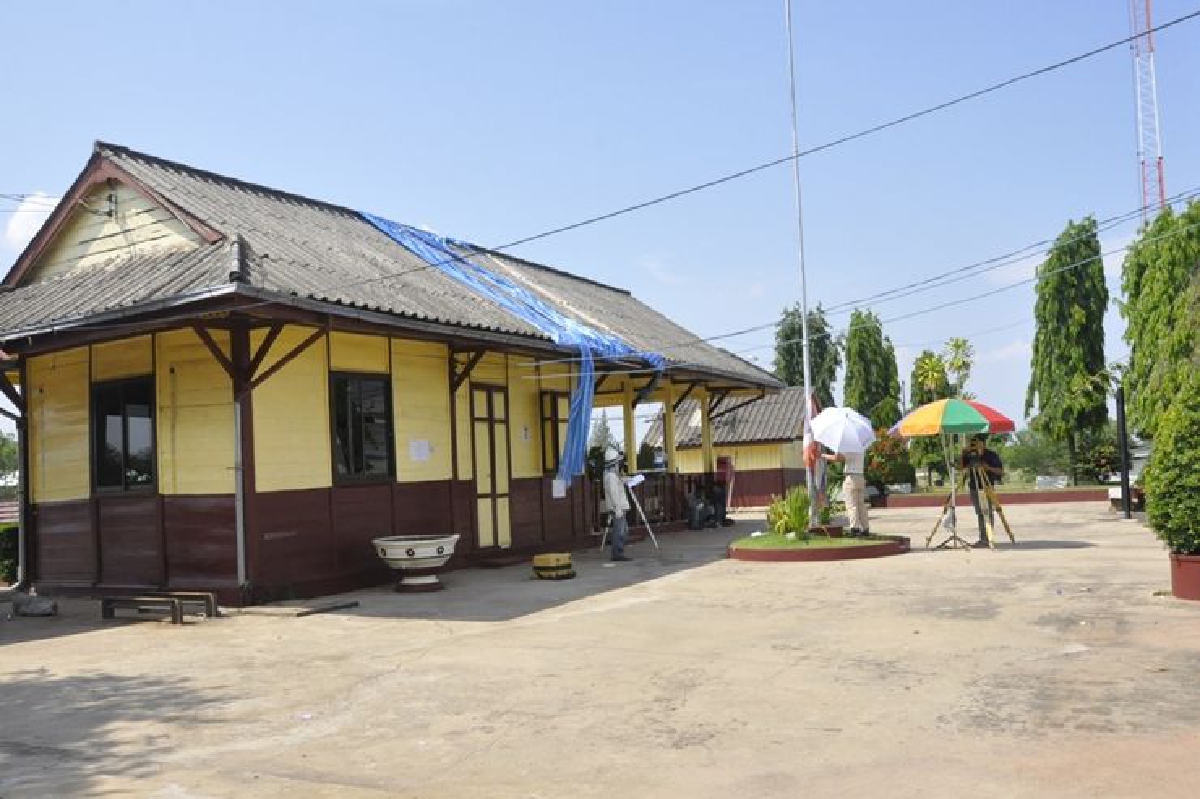 ชาวบ้านโคราชหนุนผู้ว่าฯซื้ออาคารรถไฟที่ถูกรื้อทิ้ง ชาวบ้านโคราชหนุนผู้ว่าฯซื้ออาคารรถไฟที่ถูกรื้อทิ้ง