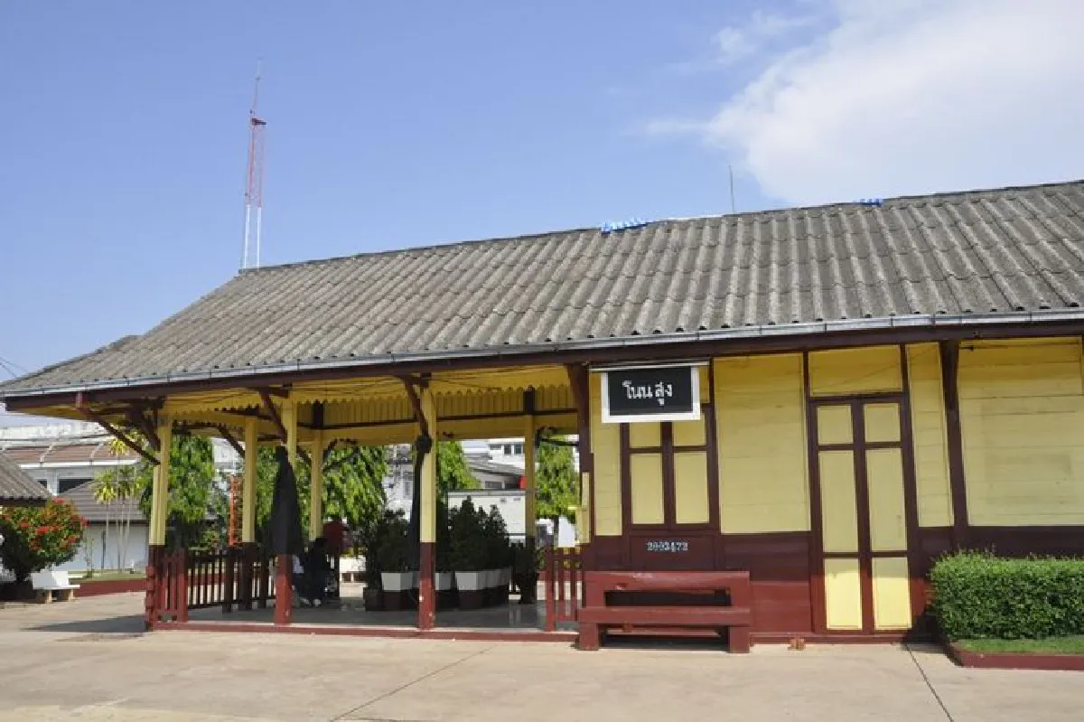 ชาวบ้านโคราชหนุนผู้ว่าฯซื้ออาคารรถไฟที่ถูกรื้อทิ้ง