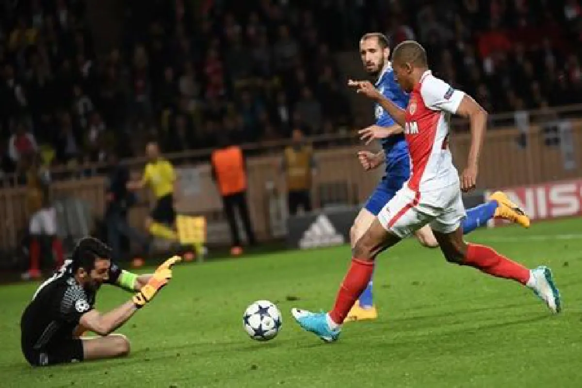 ซูฮก "บุฟฟอน" สุดหนึบพาม้าลายปราบโมนาโก