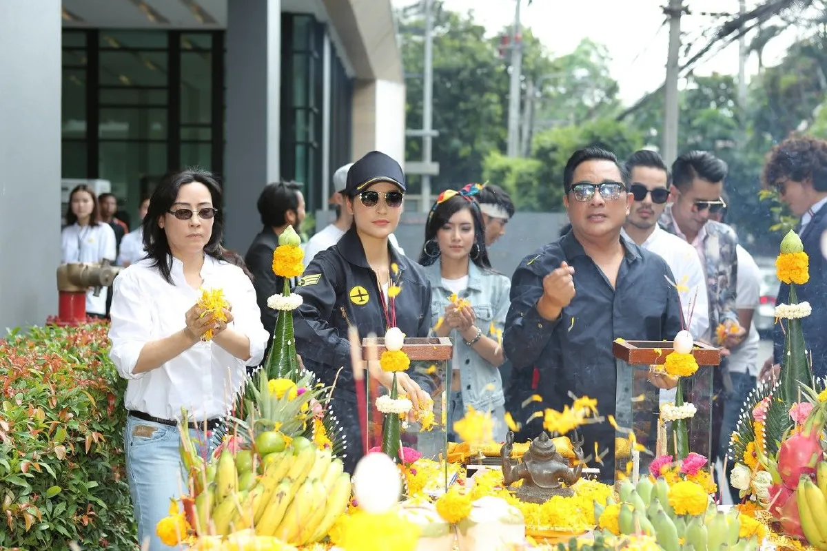 ก้อง ห้วยไร่-เซฟฟานี่-สิงโต นำโชค บวงสรวงภาพยนตร์ “นายไข่เจียว เสี่ยว ตอปิโด”
