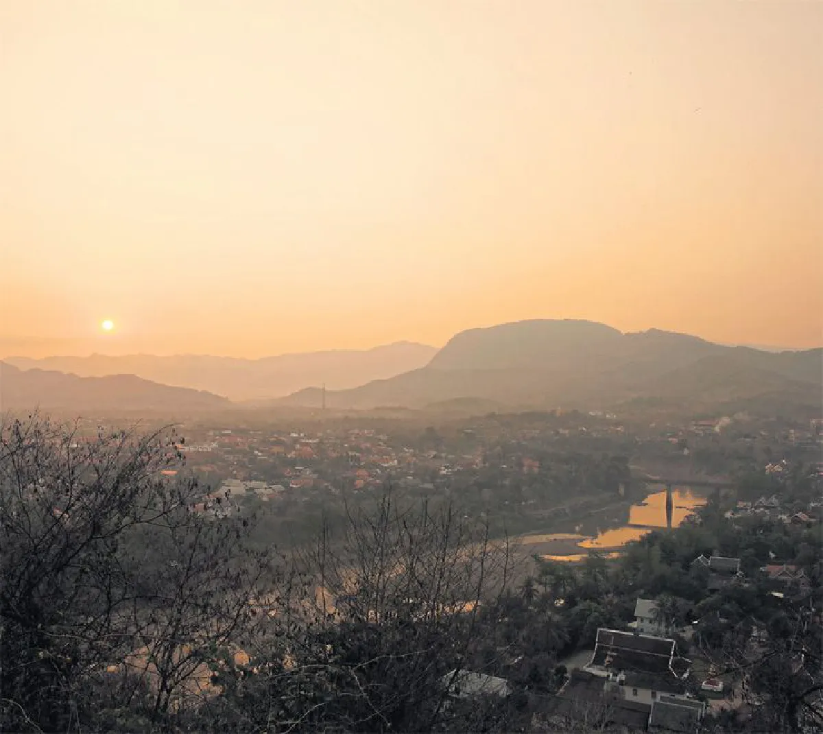หลวงพระบาง ตรงกลางระหว่างความสุขและดิบ