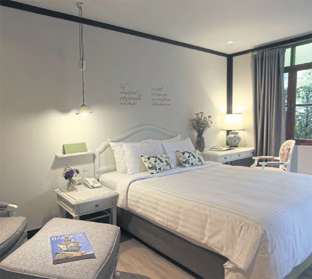 สตรีผู้เพียบพร้อมและเด่นสง่า เดอะ ระวีกัลยา แบงค็อก