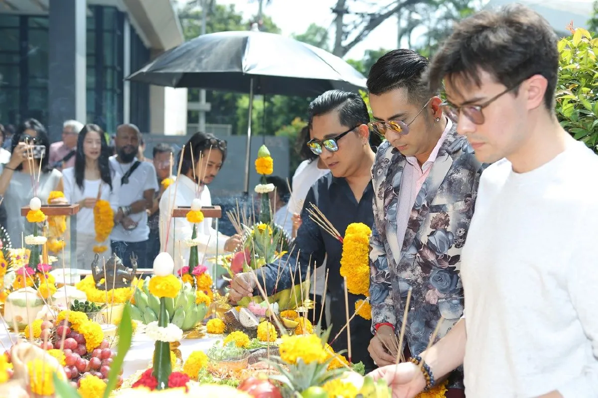 ก้อง ห้วยไร่-เซฟฟานี่-สิงโต นำโชค บวงสรวงภาพยนตร์ “นายไข่เจียว เสี่ยว ตอปิโด”