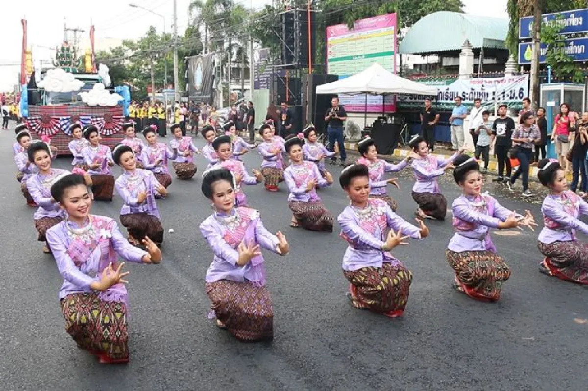 ครั้งแรกในไทยอลังการงานหมอลำคาร์นิวัล