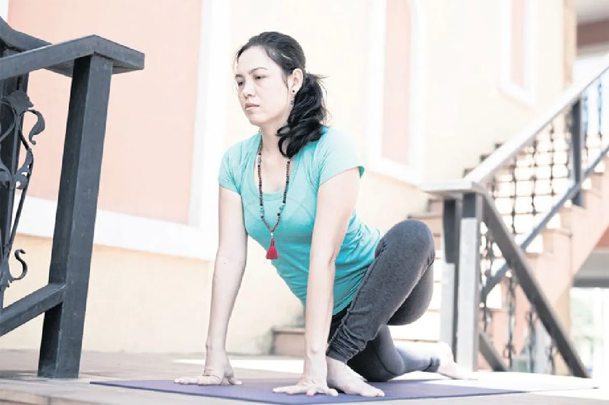 Low Lunge Variation (Anjaneyasana)