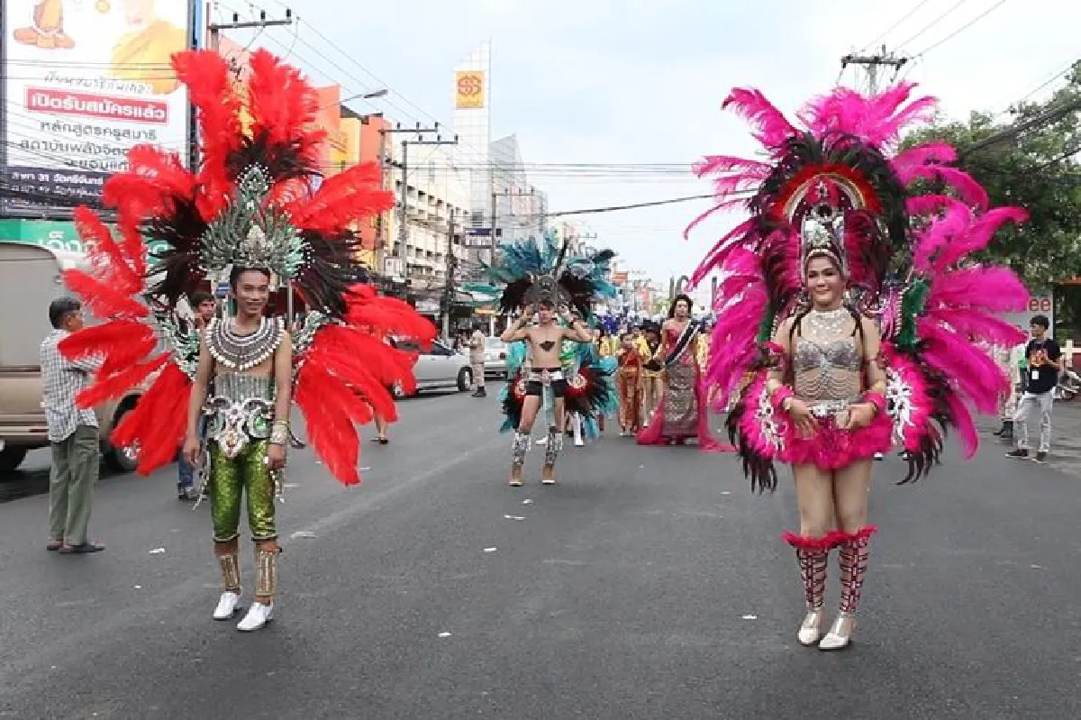 ครั้งแรกในไทยอลังการงานหมอลำคาร์นิวัล