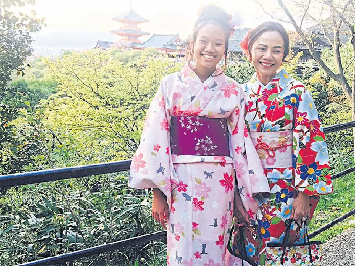 กมลวรรณ วิปุลากร ท่องเที่ยวเพิ่มประสบการณ์