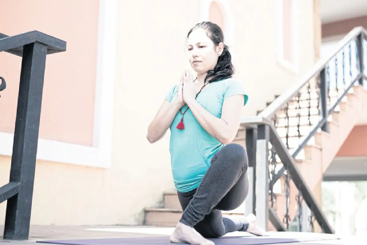 Low Lunge Variation (Anjaneyasana)