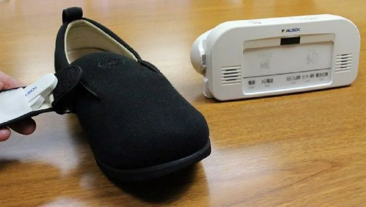 อุปกรณ์ติดตามผู้สูงอายุสมองเสื่อม ในกรณีหายออกจากบ้าน