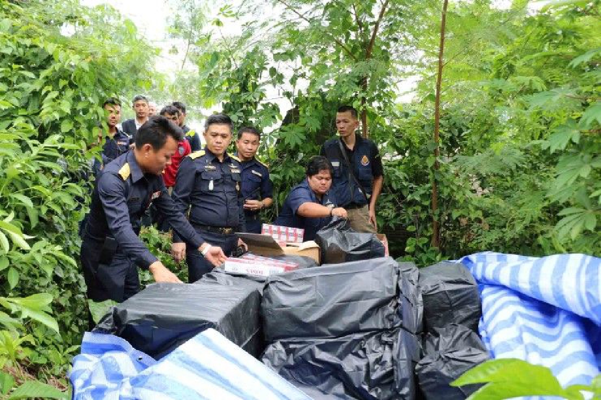 สรรพสามิตลุยจับบุหรี่-สุราเถื่อนในสงขลายึดของกลางมูลค่า10ล้าน สรรพสามิตลุยจับบุหรี่-สุราเถื่อนในสงขลายึดของกลางมูลค่า10ล้าน