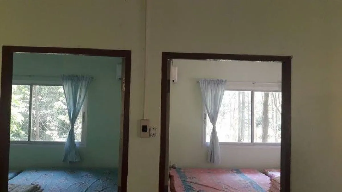 รีสอร์ทติดตั้งแอร์สุดประหยัด 2 ห้องต่อ 1 เครื่อง