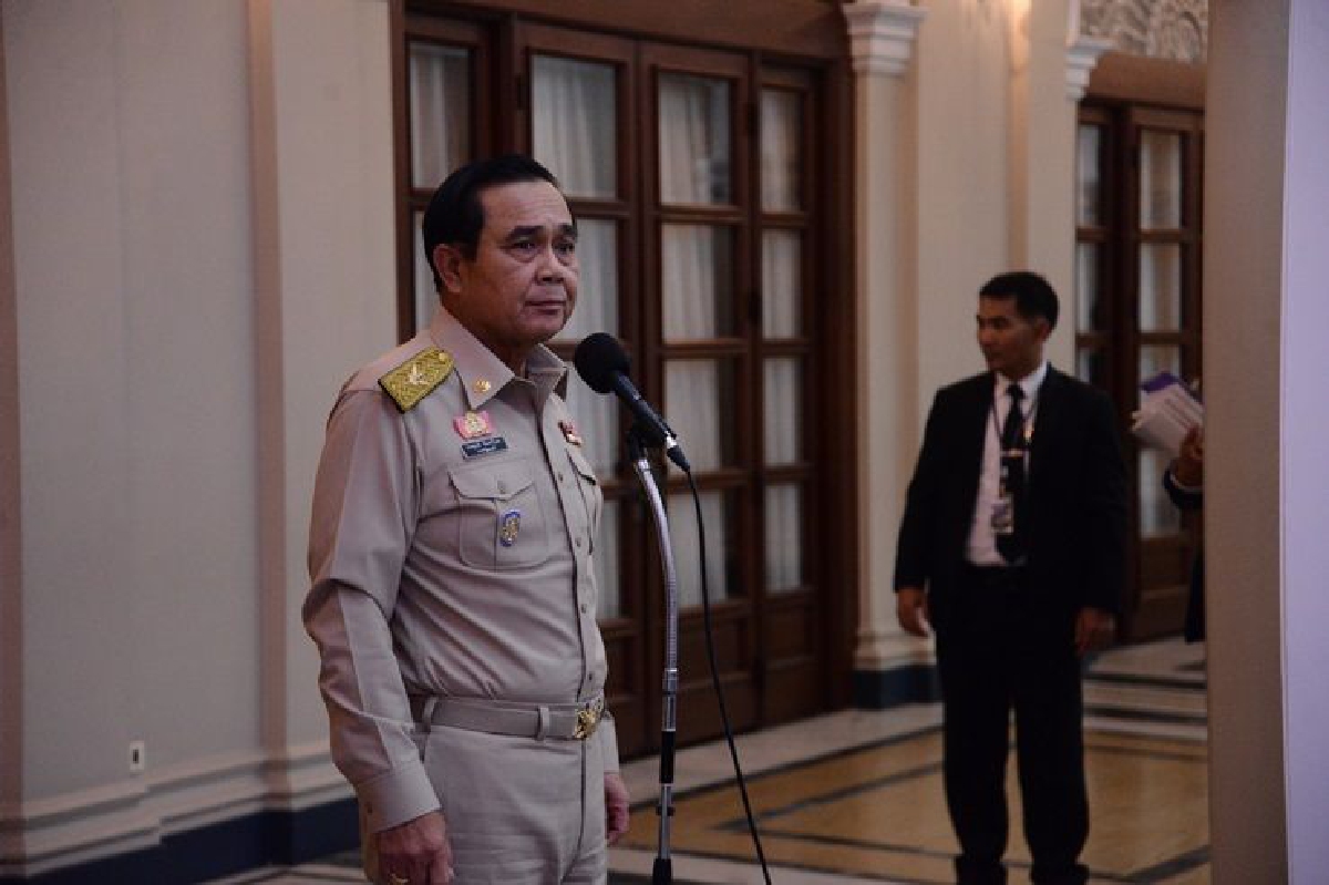 "บิ๊กตู่"ลั่นอย่ามาพูดเรือดำน้ำ ไม่สน'ศรีสุวรรณ'ร้องขัดรธน. "บิ๊กตู่"ลั่นอย่ามาพูดเรือดำน้ำ ไม่สน'ศรีสุวรรณ'ร้องขัดรธน.