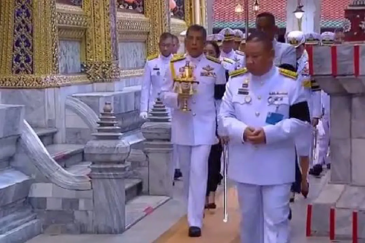 สมเด็จพระเจ้าอยู่หัวทรงบำเพ็ญพระราชกุศลวันวิสาขบูชา