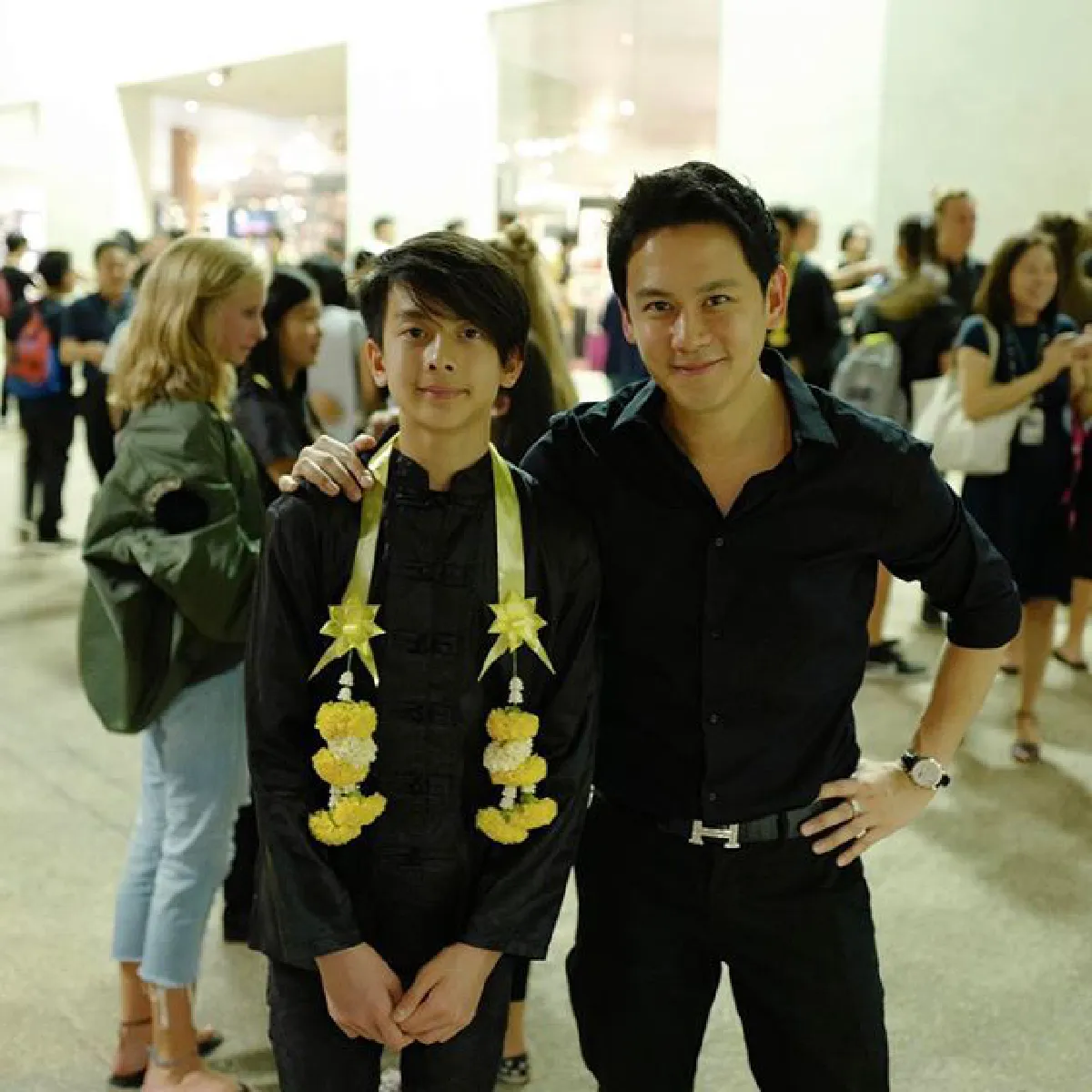 กำลังใจสำคัญ! ฟลุค-โบ ตามเชียร์ น้องอชิ ขึ้นแสดงคอนเสิร์ตที่โรงเรียน