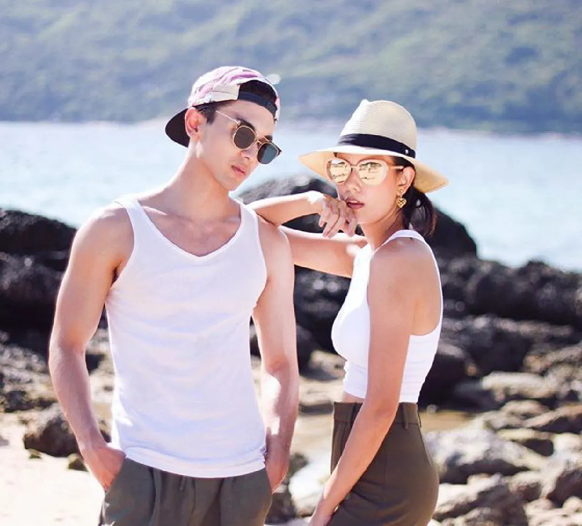 ถ่ายรูปเล่นเฉยๆ! แซมมี่-นัททิว ควงคู่อวดหุ่นสุดเฟิร์มริมทะเลภูเก็ต