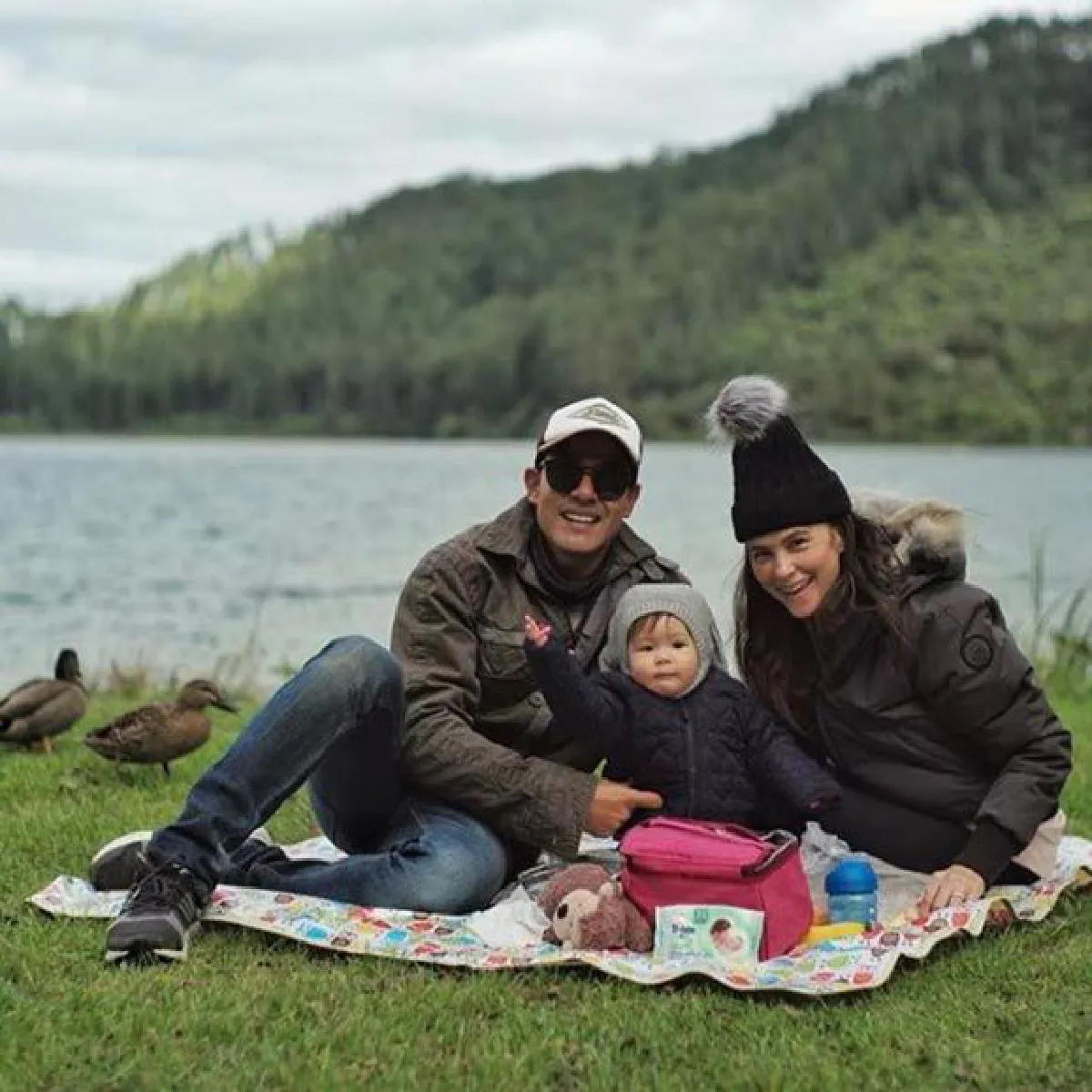 แอน-ภูริ จัดทริปเก๋! ขับรถบ้านพาลูกสาวท่องโลกกว้างที่นิวซีแลนด์