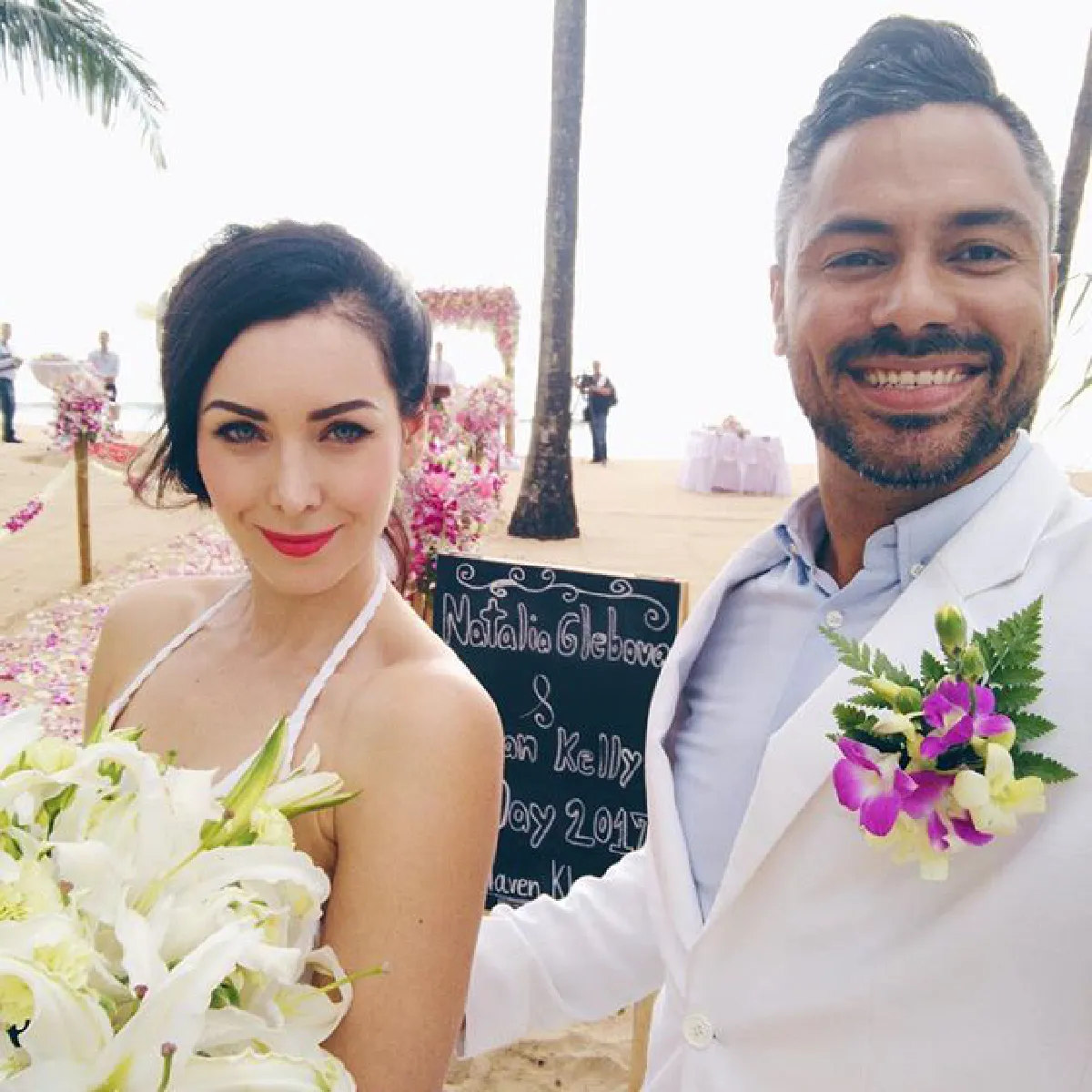 หวานโรแมนติก! นาตาลี เกลโบวา ควงแฟนหนุ่มเข้าพิธีวิวาห์ริมหาด