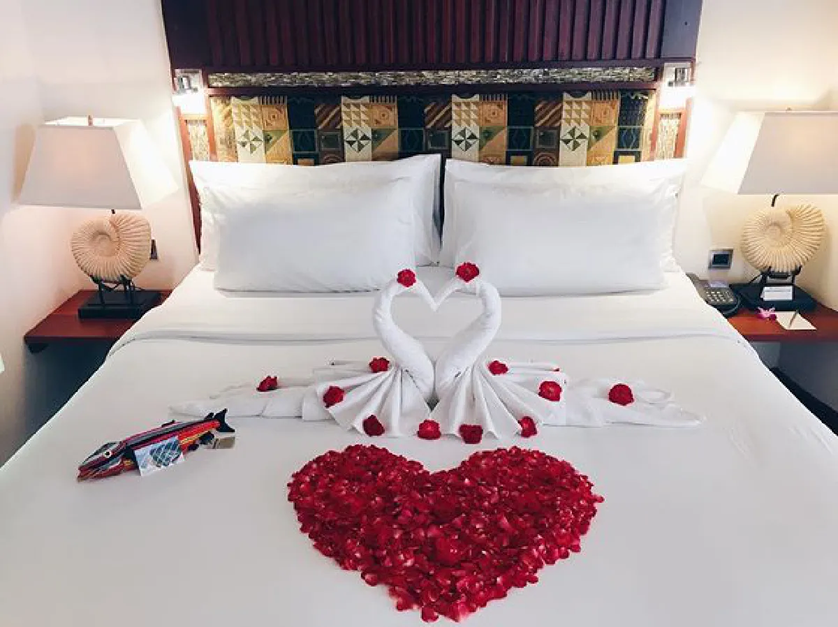 หวานโรแมนติก! นาตาลี เกลโบวา ควงแฟนหนุ่มเข้าพิธีวิวาห์ริมหาด