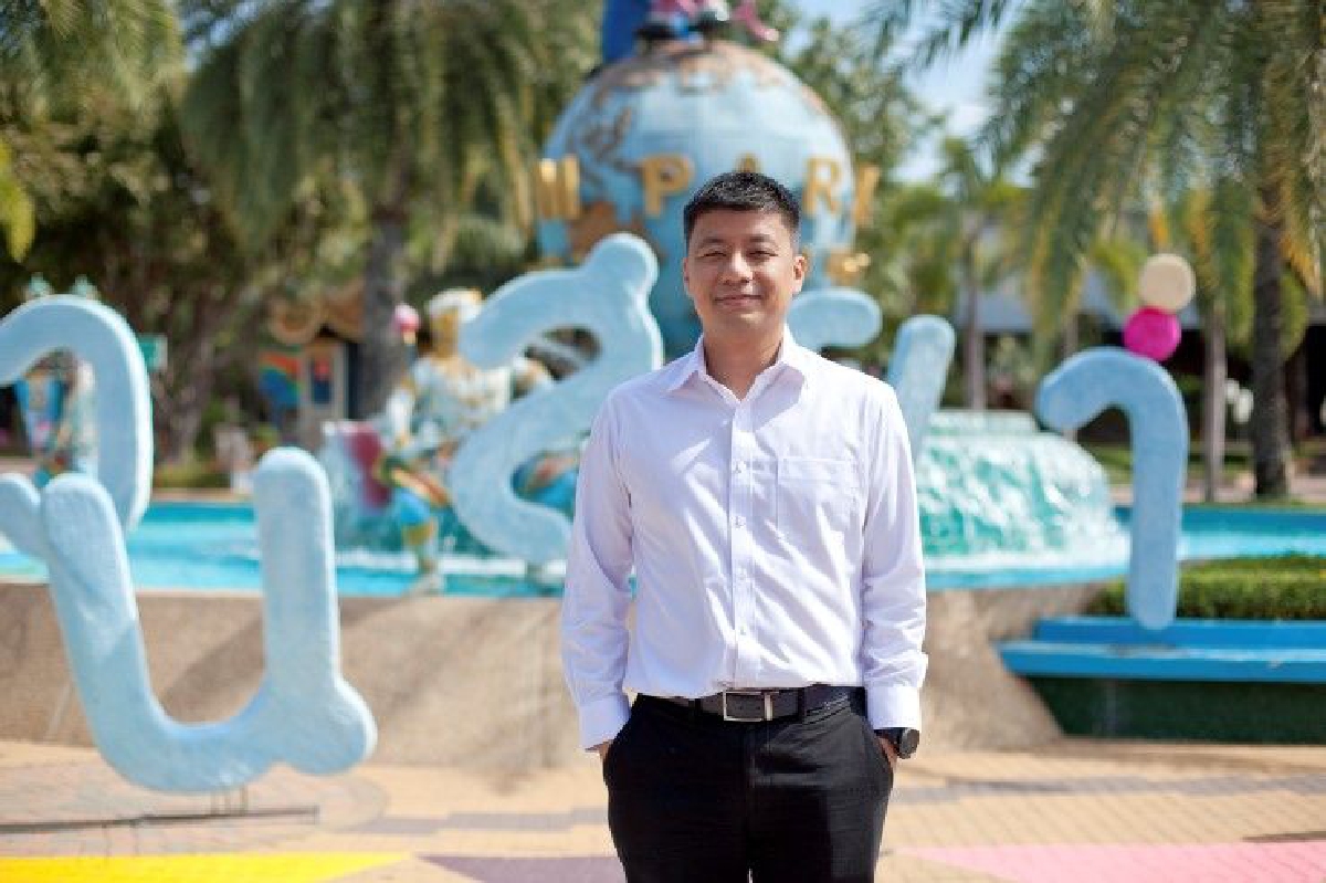 "ทำสวนสนุกด้วยความสุข" วุฒิชัย เหลืองอมรเลิศ "ทำสวนสนุกด้วยความสุข" วุฒิชัย เหลืองอมรเลิศ