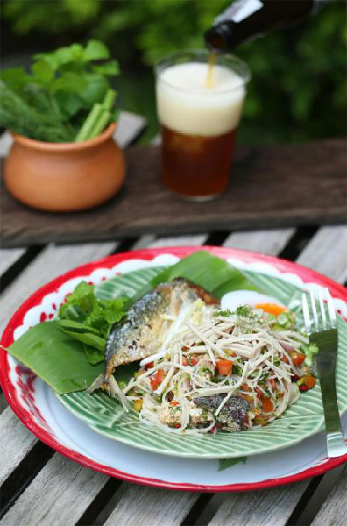 แซ่บๆ แสบทรวง ยำขนมจีนปลาทูทอด