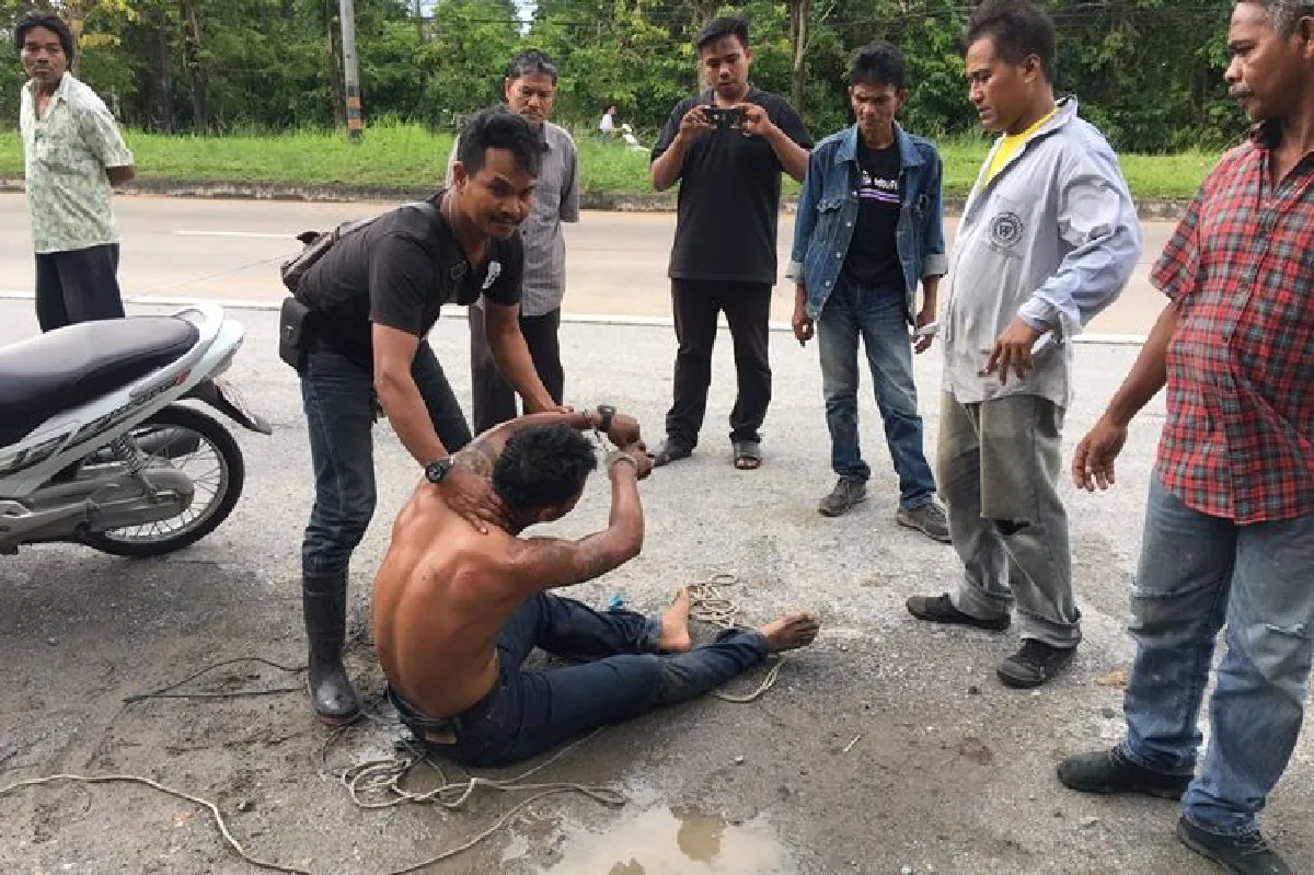 โจรถูกรุมสกรัมทำทีแกล้งตายสุดท้ายถูกจับ