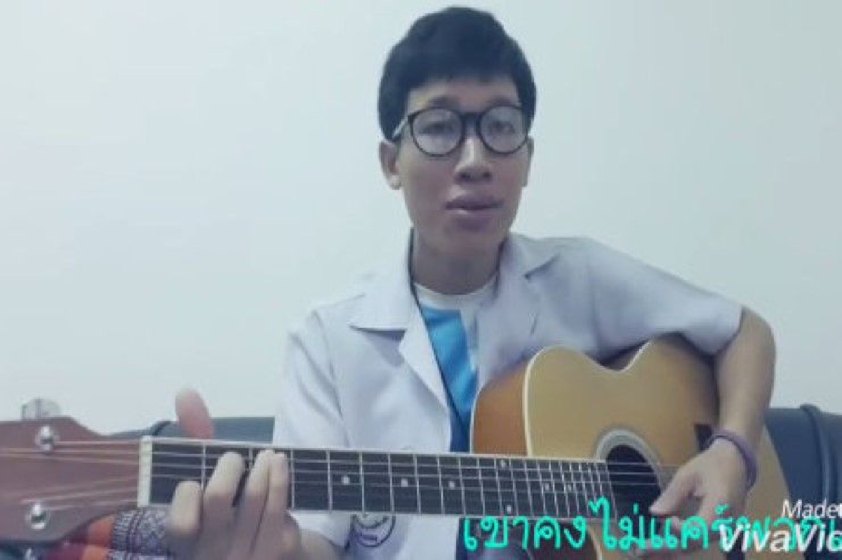 หนุ่มพยาบาลแต่งเพลงตัดพ้อ "รัฐไม่เห็นความสำคัญ-ไม่ฟังเสียงลูกจ้างชั่วคราว" หนุ่มพยาบาลแต่งเพลงตัดพ้อ "รัฐไม่เห็นความสำคัญ-ไม่ฟังเสียงลูกจ้างชั่วคราว"